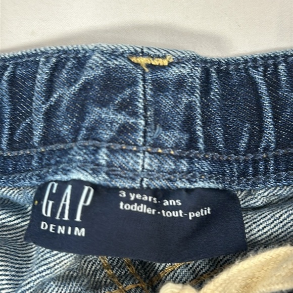 GAP - long denim shorts with distressed/frayed design. Size 3 - Picture 2 of 3